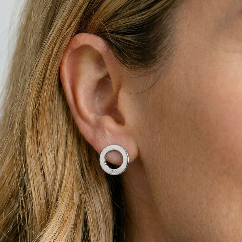 Ohrringe CIRCLE aus Silber 925 rhodiniert mit echtem Diamant von Flamesilver, handgefertigt