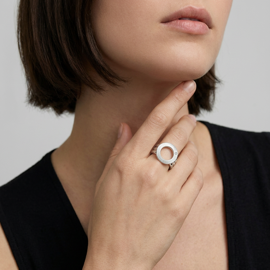 Ring Circle von Flamesilver aus rhodiniertem Silber 925 mit kreisförmigem Design und funkelndem Diamant