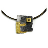 Anhänger aus oxidiertem und vergoldetem Silber mit Diamant