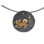 Anhänger aus vergoldetem, oxidiertem Silber mit Diamanten