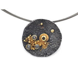 Anhänger aus vergoldetem, oxidiertem Silber mit Diamanten