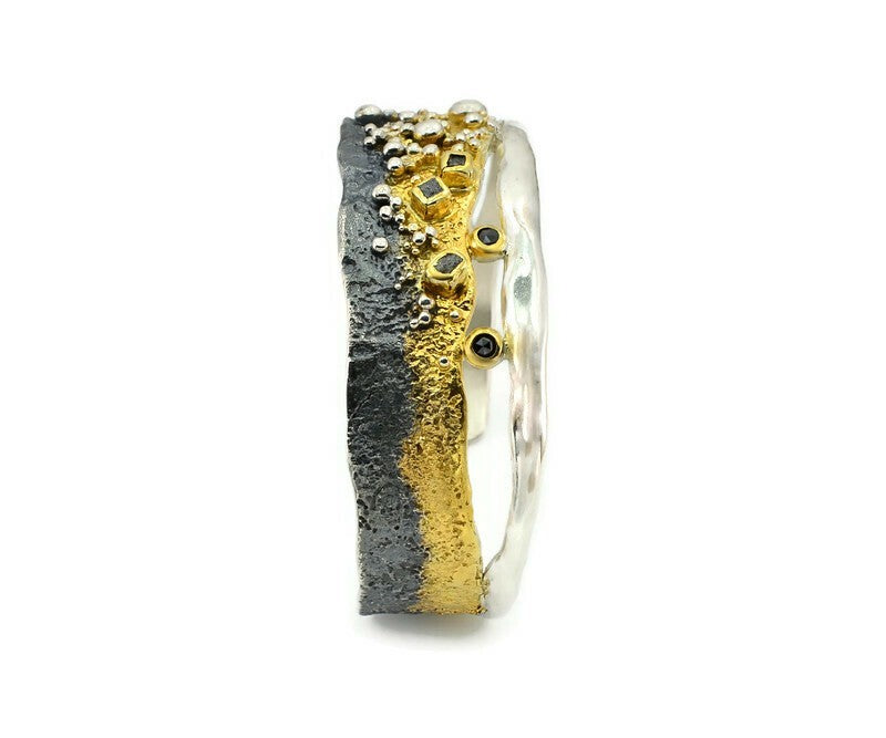 Silberarmband mit weißen und schwarzen Diamanten