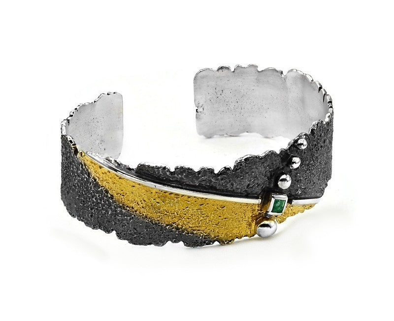 Armband aus vergoldetem, oxidiertem Silber mit Smaragd