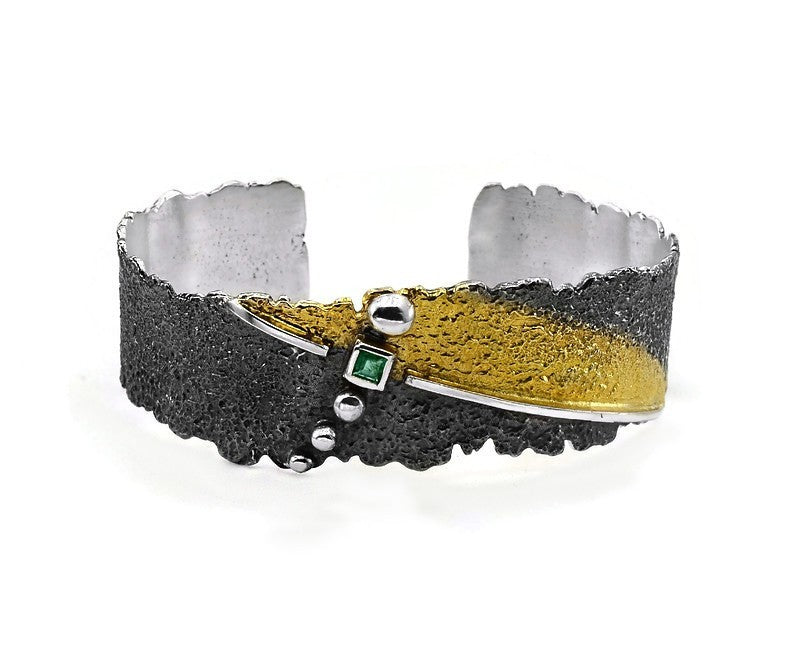 Armband aus vergoldetem, oxidiertem Silber mit Smaragd