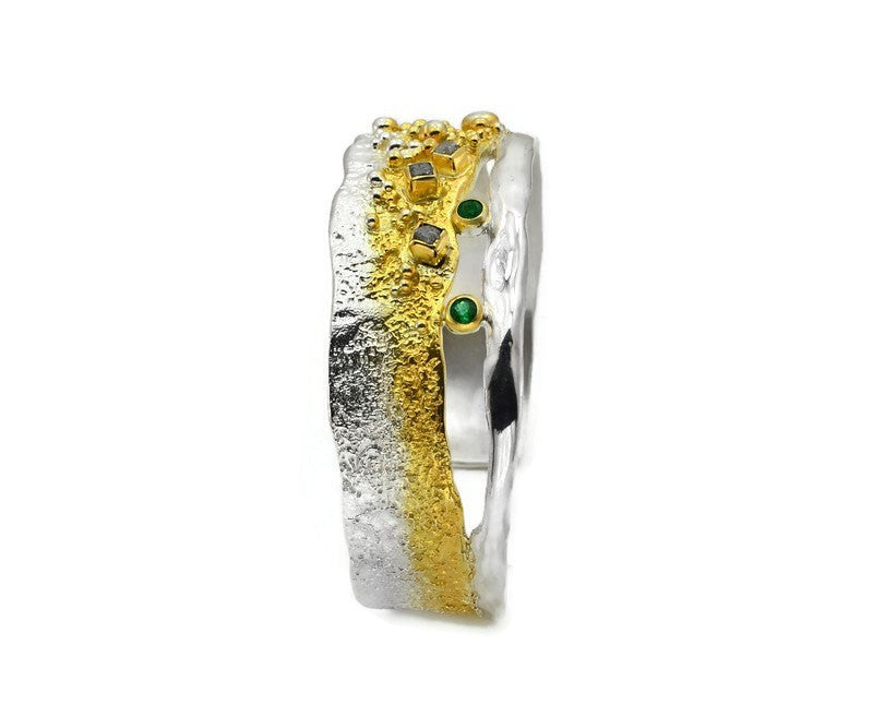 Vergoldetes Silberarmband mit Diamanten und Smaragden