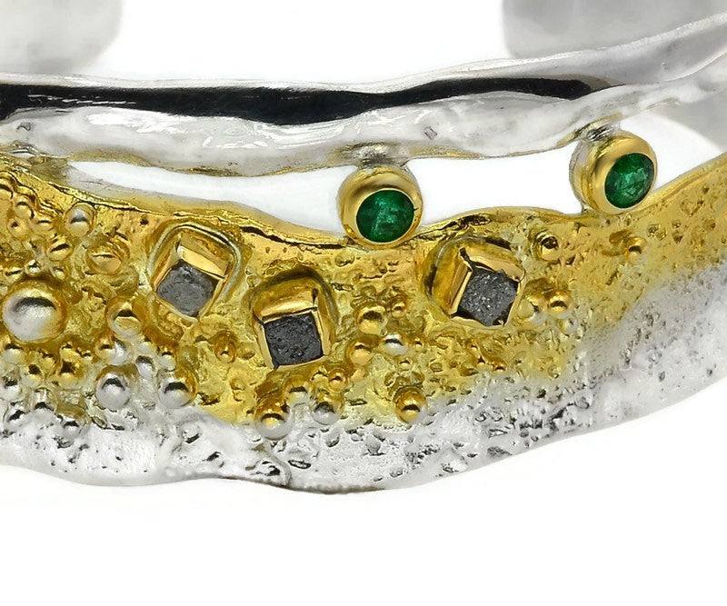 Vergoldetes Silberarmband mit Diamanten und Smaragden