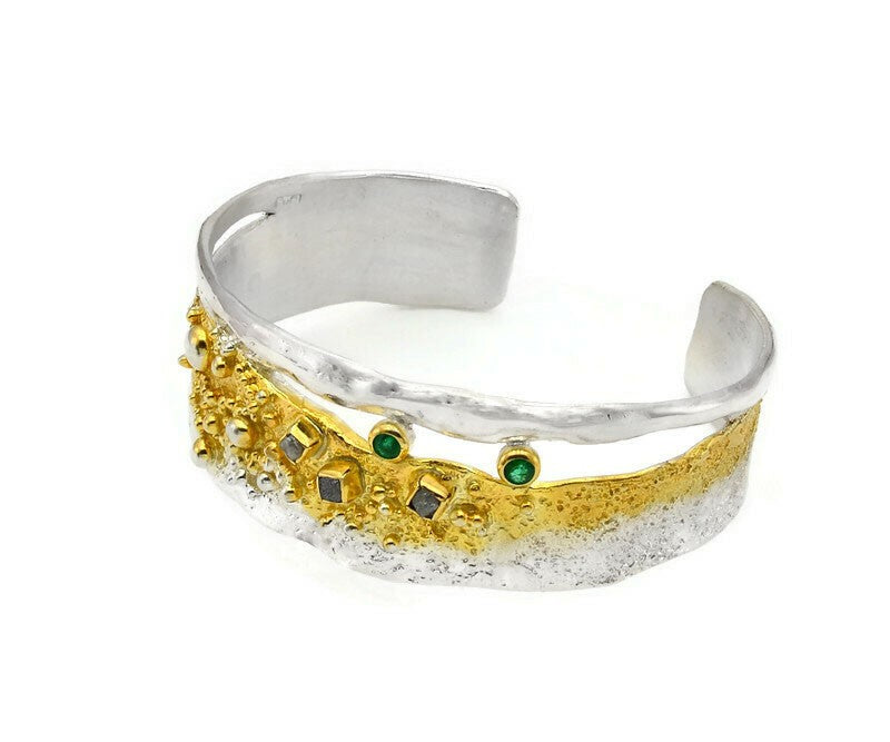 Vergoldetes Silberarmband mit Diamanten und Smaragden