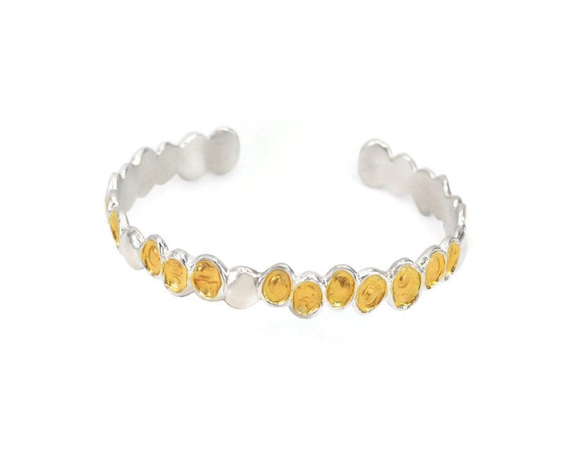 Silbernes Armband mit goldener Farbe