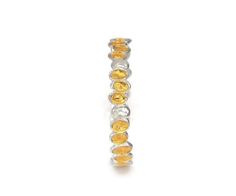Silbernes Armband mit goldener Farbe
