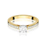 Ring W0052 aus 585er Gelbgold mit Labordiamant – Vorderansicht des Steins und der Ringschiene