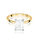 Ring W0691 aus 585er Gelbgold mit Labordiamant – Vorderansicht des Steins und der Ringschiene