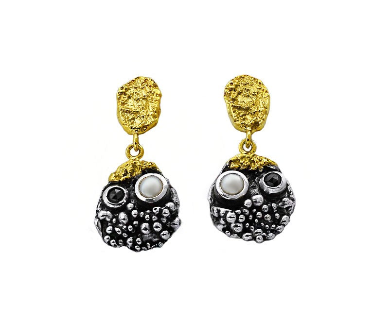 Silberne Ohrringe mit schwarzem Diamanten und Perle