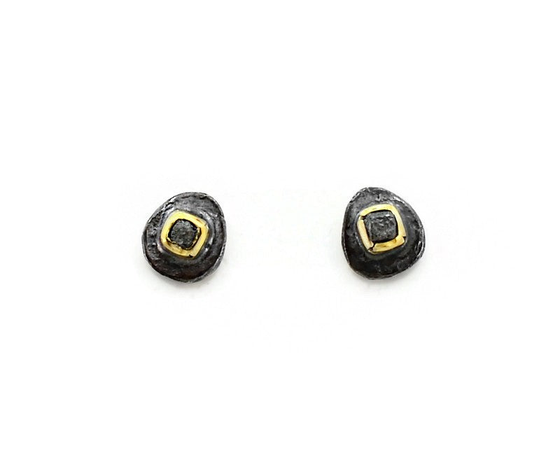 Ohrringe aus oxydiertem, vergoldetem Silber mit Diamanten