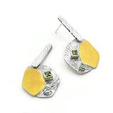 Ohrringe aus oxidiertem, vergoldetem Silber mit Sky-Topas und Peridot-Steinen