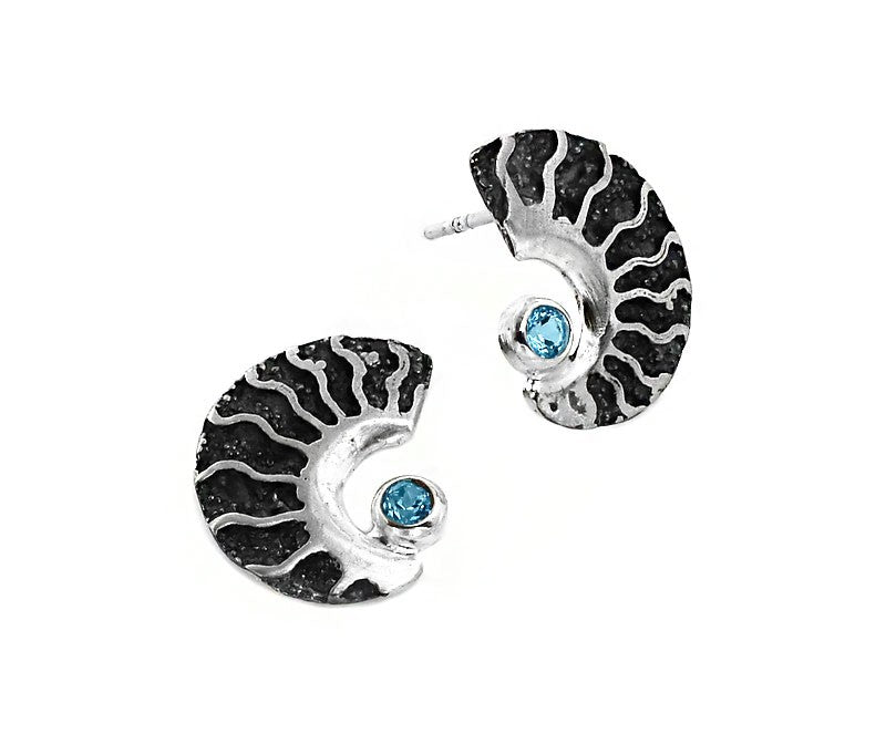 Ohrringe aus oxidiertem Silber mit Schweizer blau Topas