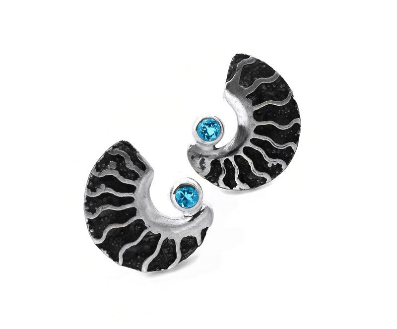 Ohrringe aus oxidiertem Silber mit Schweizer blau Topas