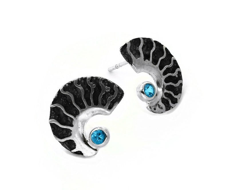 Ohrringe aus oxidiertem Silber mit Schweizer blau Topas