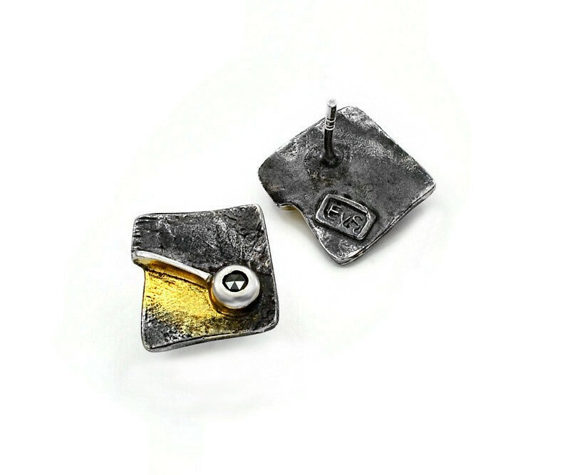 Ohrringe aus vergoldetem, oxidiertem Silber mit schwarzen Diamanten