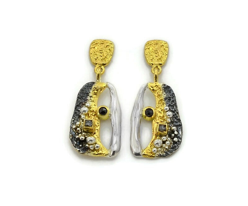 Ohrringe aus vergoldetem, oxidiertem Silber mit Diamanten