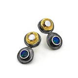Vergoldete Ohrringe aus oxidiertem Silber mit Opal-Doublet-Steinen