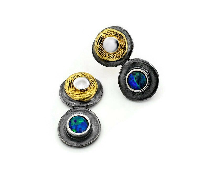 Vergoldete Ohrringe aus oxidiertem Silber mit Opal-Doublet-Steinen