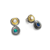 Vergoldete Ohrringe aus oxidiertem Silber mit Opal-Doublet-Steinen