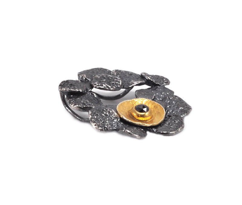 Anhänger aus vergoldetem, oxidiertem Silber mit schwarzem Diamanten
