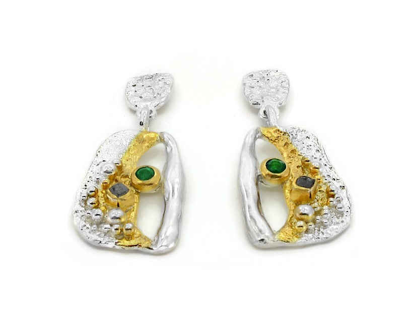 Vergoldete Silberohrringe mit Diamanten und Smaragden