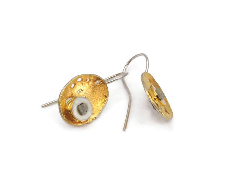 Vergoldete Silberohrringe mit Diamanten