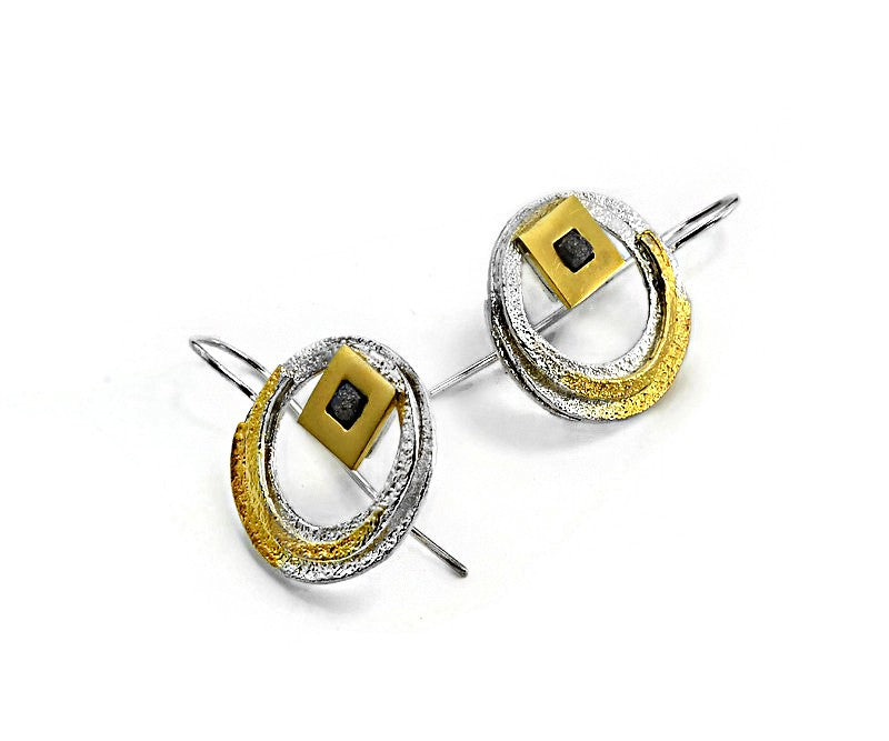 Vergoldete Silberohrringe mit Diamanten