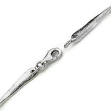 Gold überzogener silberner Collier mit schwarzem Diamant und weißem Saphir