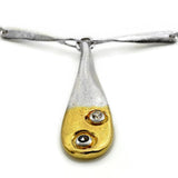 Gold überzogener silberner Collier mit schwarzem Diamant und weißem Saphir