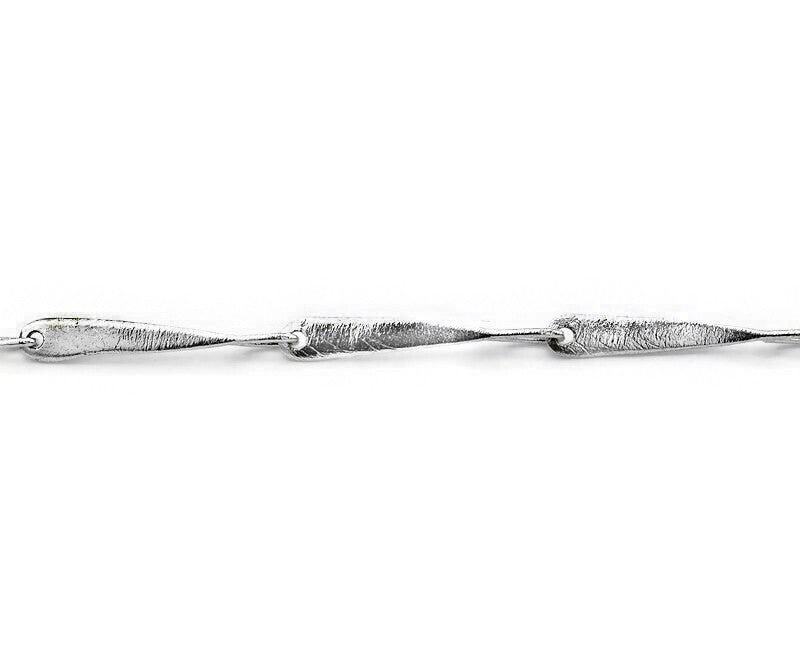 Gold überzogener silberner Collier mit schwarzem Diamant und weißem Saphir