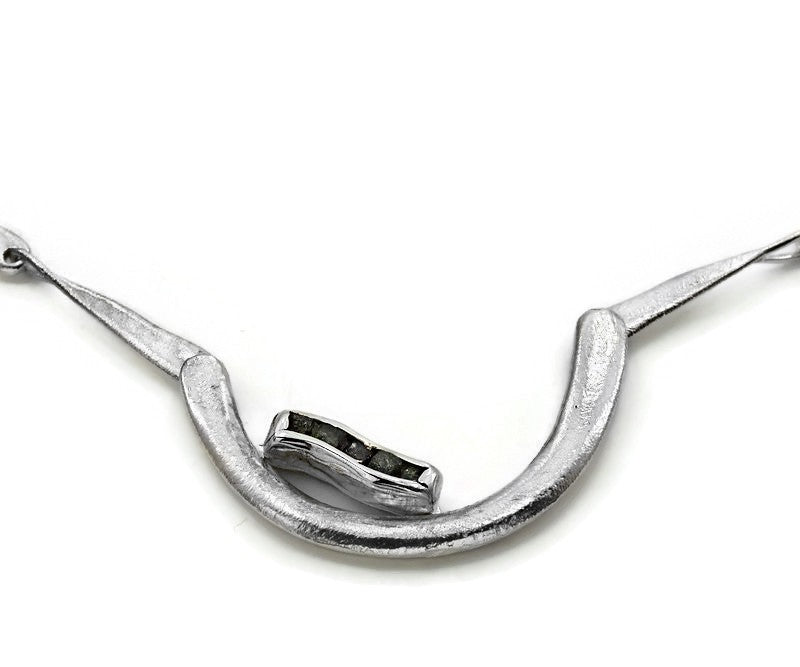 Silberne Halskette mit Diamant