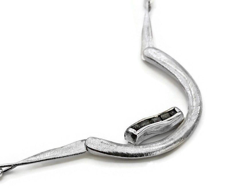 Silberne Halskette mit Diamant
