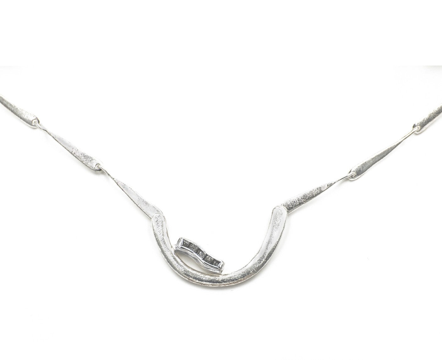 Silberne Halskette mit Diamant