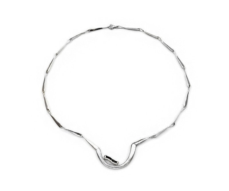 Silberne Halskette mit Diamant