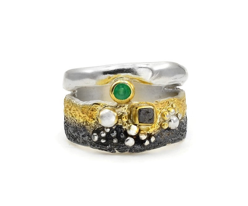 Oxidierter Silberring mit Diamant und Smaragd
