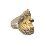 Ring aus oxidiertem vergoldetem Sterlingsilber mit schwarzem Diamanten