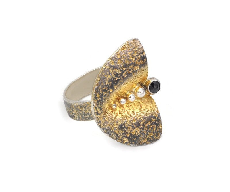 Ring aus oxidiertem vergoldetem Sterlingsilber mit schwarzem Diamanten