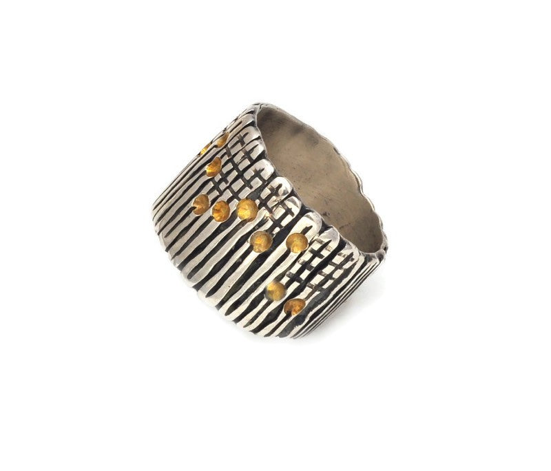 Ring aus oxidiertem Sterlingsilber und Gold