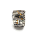 Ring aus oxidiertem Sterlingsilber und Gold