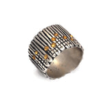 Ring aus oxidiertem Sterlingsilber und Gold