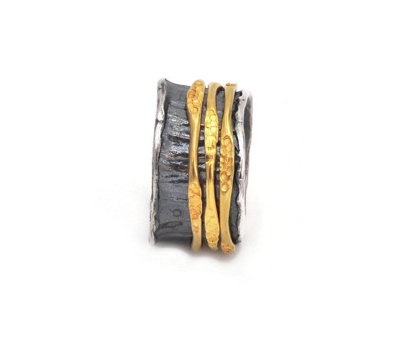 Ring aus oxidiertem Silber, verflochten mit Gold