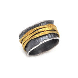 Ring aus oxidiertem Silber, verflochten mit Gold