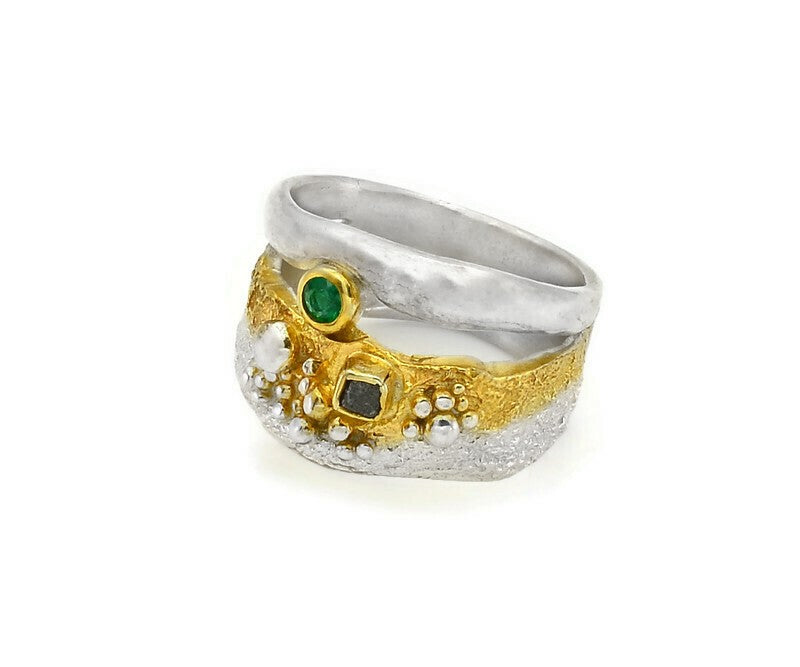 Vergoldeter Silberring mit Diamant und Smaragd