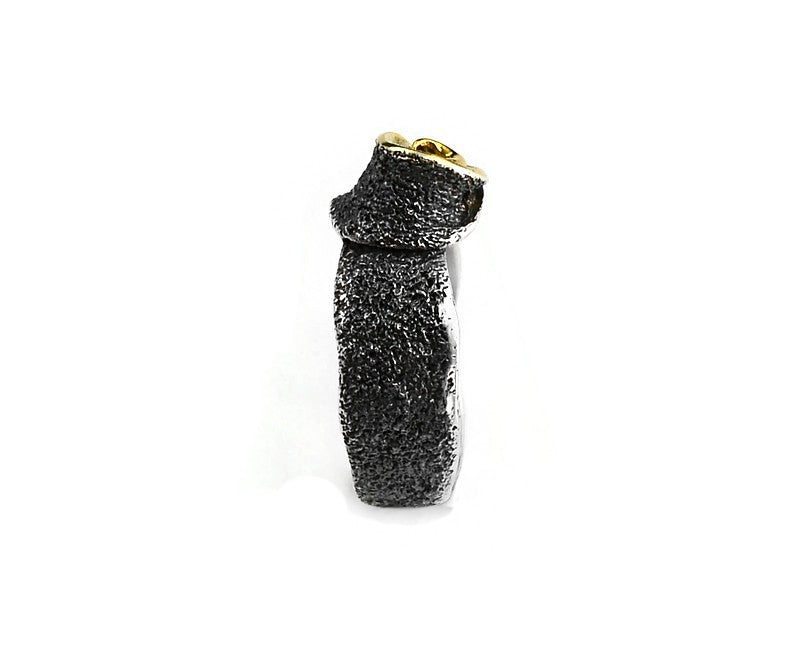 Vergoldeter Ring aus oxidiertem Silber