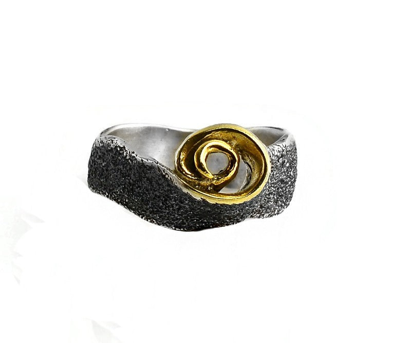 Vergoldeter Ring aus oxidiertem Silber