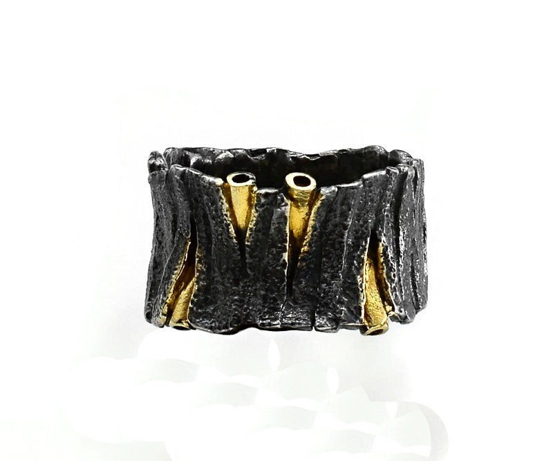 Vergoldeter Ring aus oxidiertem Silber