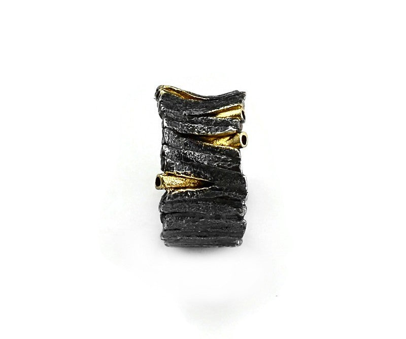 Vergoldeter Ring aus oxidiertem Silber